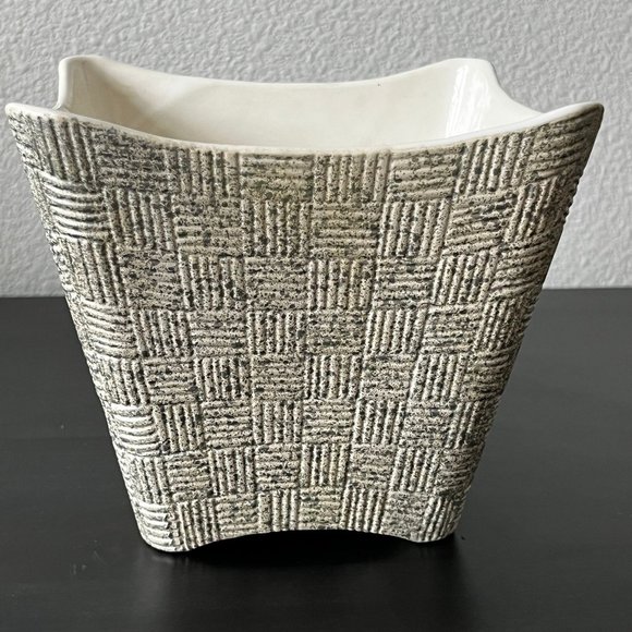 Vintage Shawnee Pottery Basketweave Planter // "Elegance" Line // Silver Speckle - Picture 2 of 6
